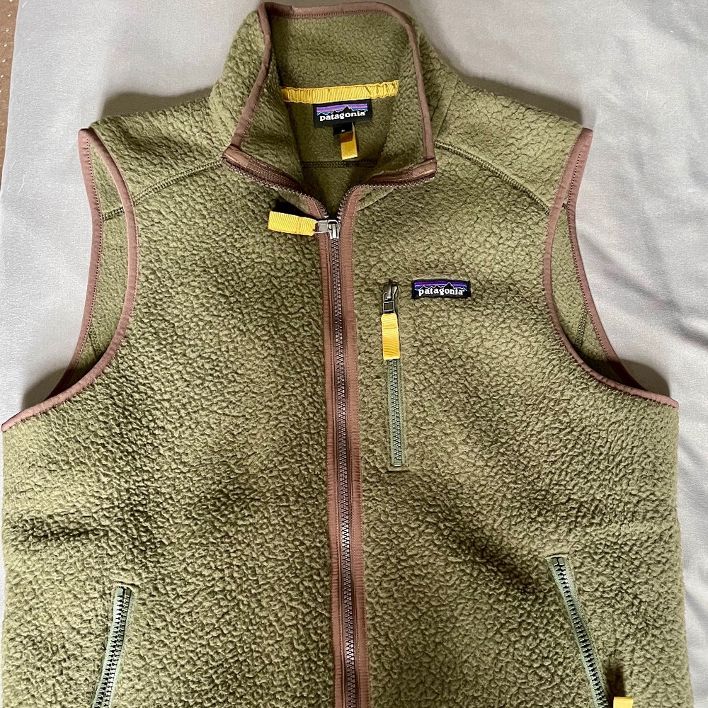 Mens olive green full zip retro pile vest